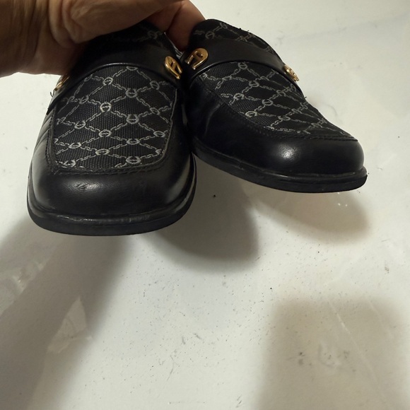 Leather mules, Etienne Aigner, signature logo pattern 
 is an American fashion - Picture 8 of 16